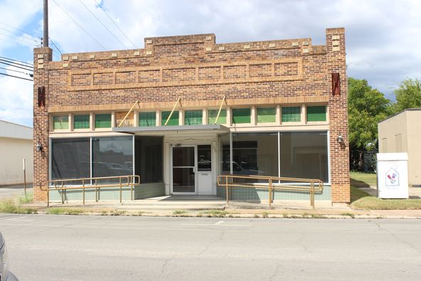 111 Nelson Rd, Yoakum, TX 77995